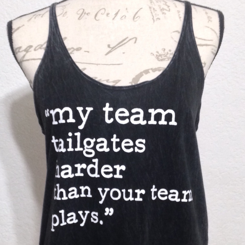 LIVY LU GRAPHIC TANK "MY TEAM TAILGATES HARDER" S